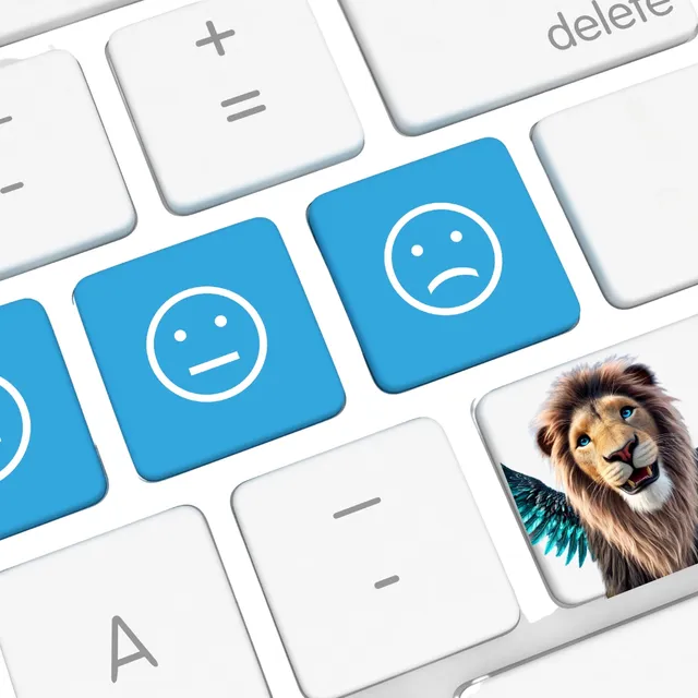 Tastatur mit blauen Smiley-Tasten, rechts ein geflügelter Löwe